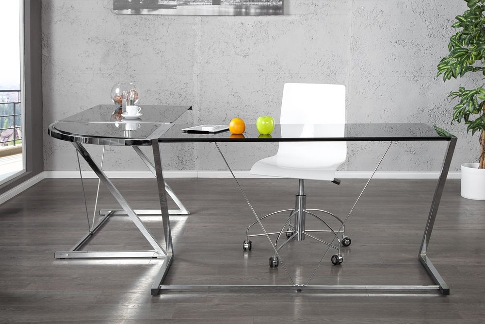 Bureau d'angle en verre, un modèle très prisé
