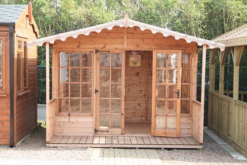 Chalet de jardin : un espace polyvalent et charmant