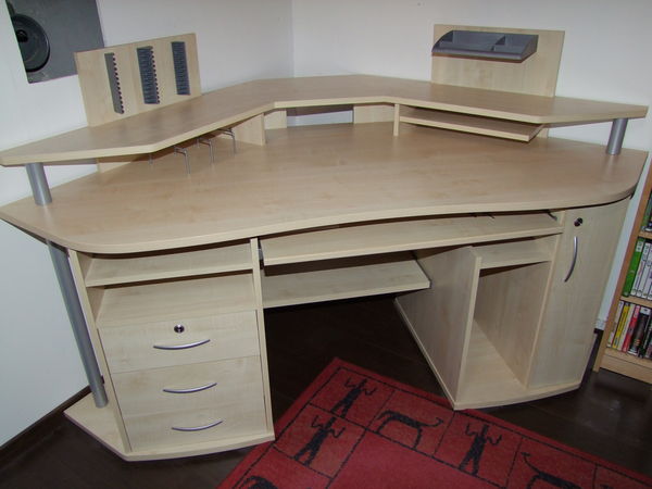 Bureau d'angle en bois