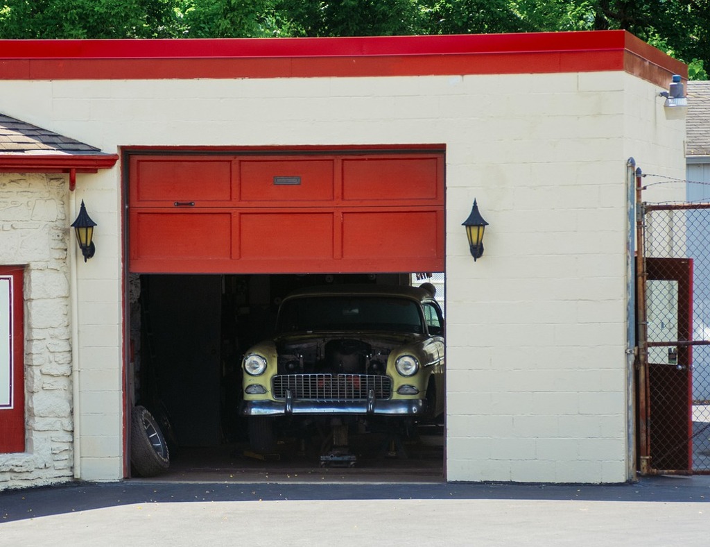 Comment bien installer une porte de garage ?