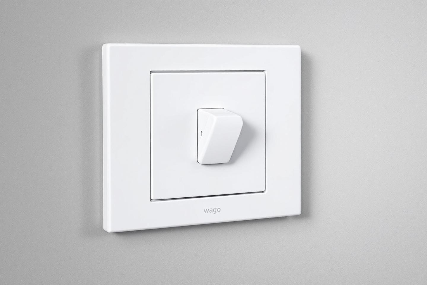 Interrupteur électrique moderne et épuré sur fond gris clair