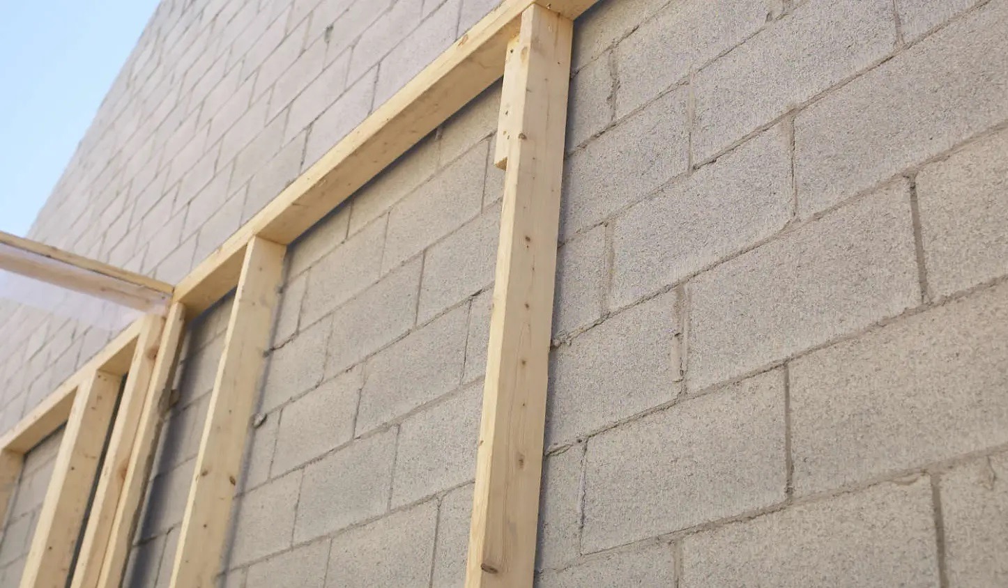 Comment construire un mur en parpaing en 9 étapes ?