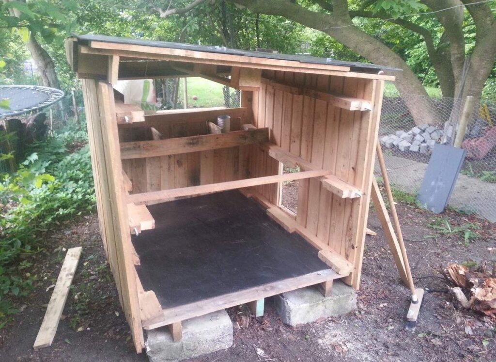 abri de poules en bois