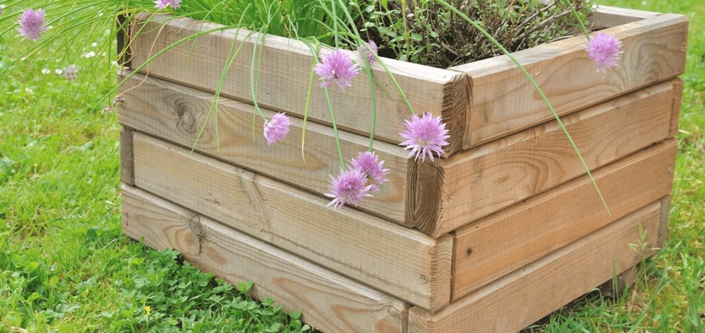 jardinière garnie de fleurs