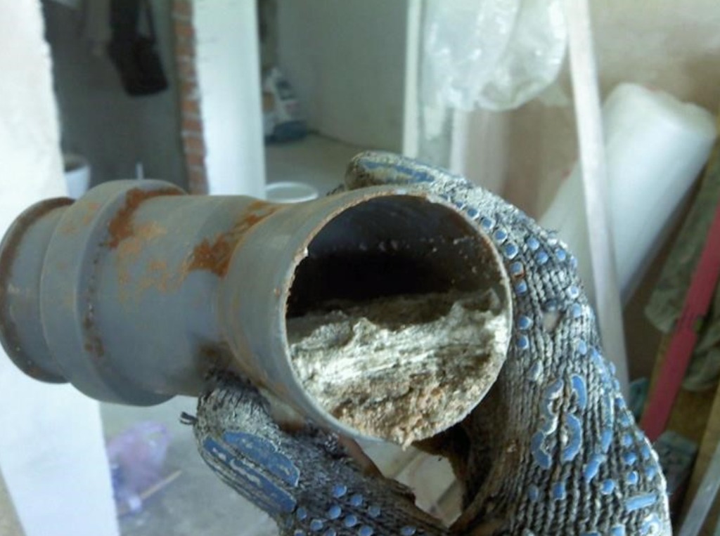 Débouchage des canalisations : quand faire appel à un professionnel ?