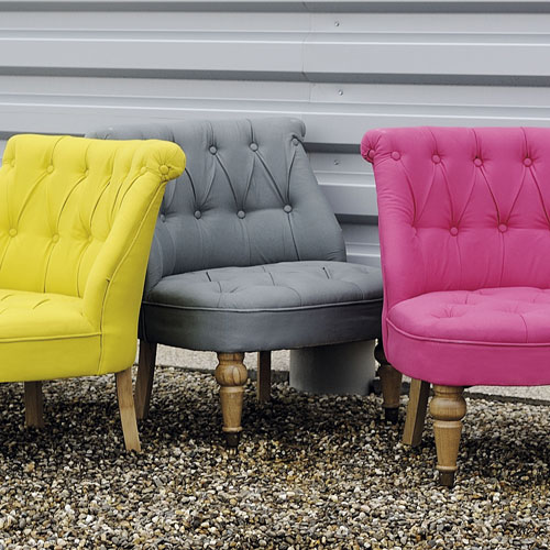 Un fauteuil crapaud gris, une valeur sûre