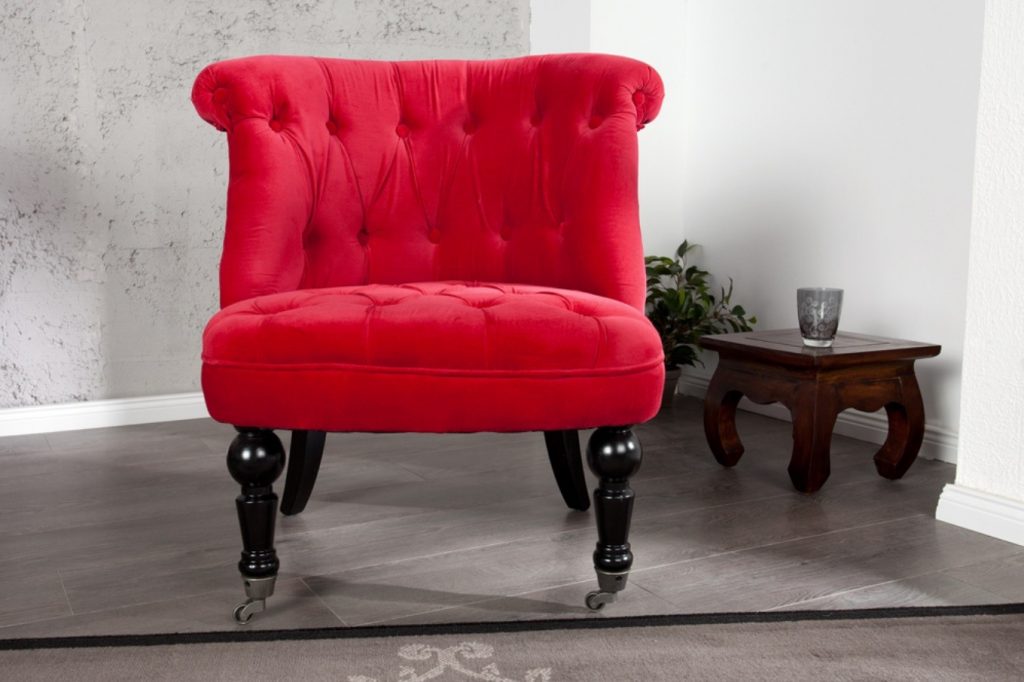 Un fauteuil crapaud rouge jaillera de votre pièce