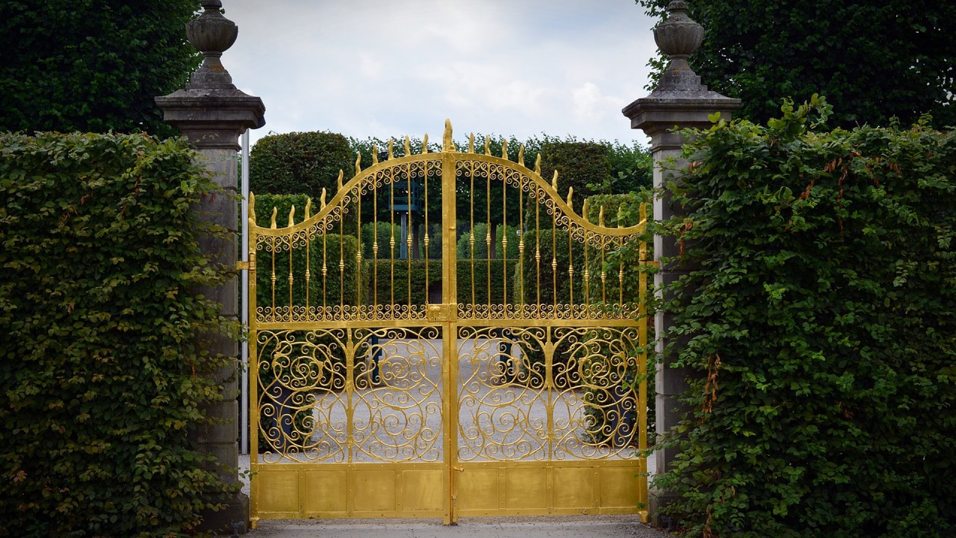 Portail coulissant ou battant : lequel choisir ?