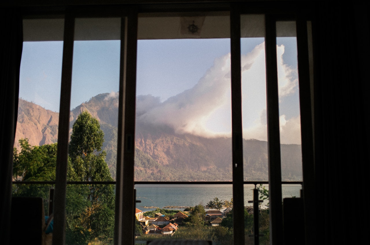 Pourquoi privilégier les baies à galandage chez soi ?