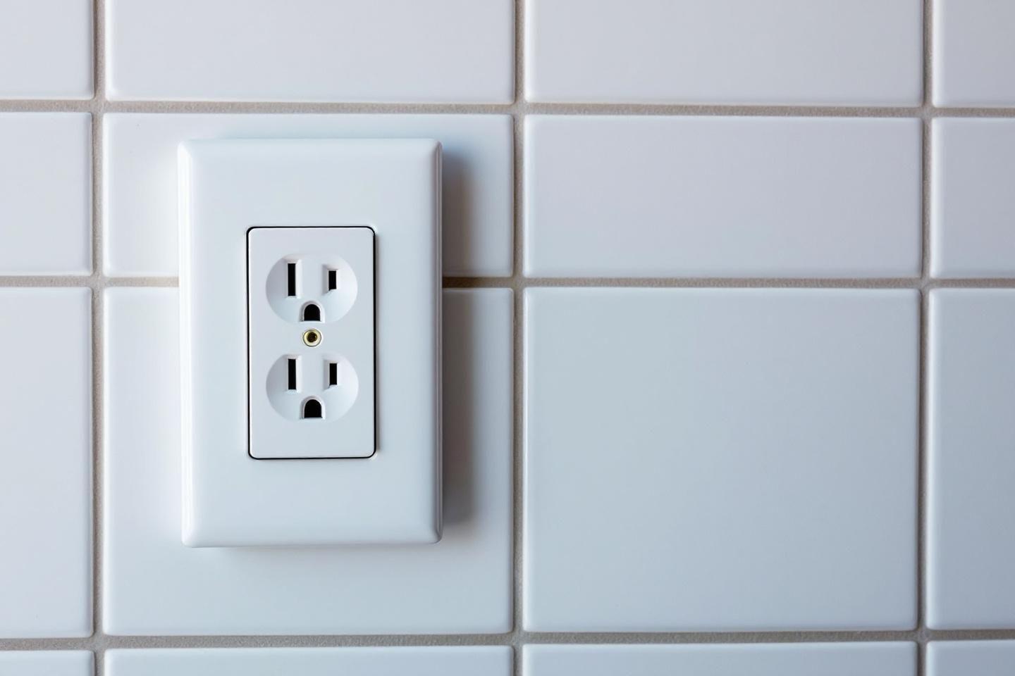 Prise électrique pour hotte de cuisine : disjoncteur et circuit spécialisé