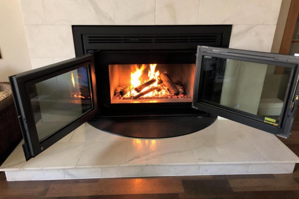 Propriétaires de poêles haut de gamme : attention à ce réglage indispensable pour éviter le gaspillage de pellets