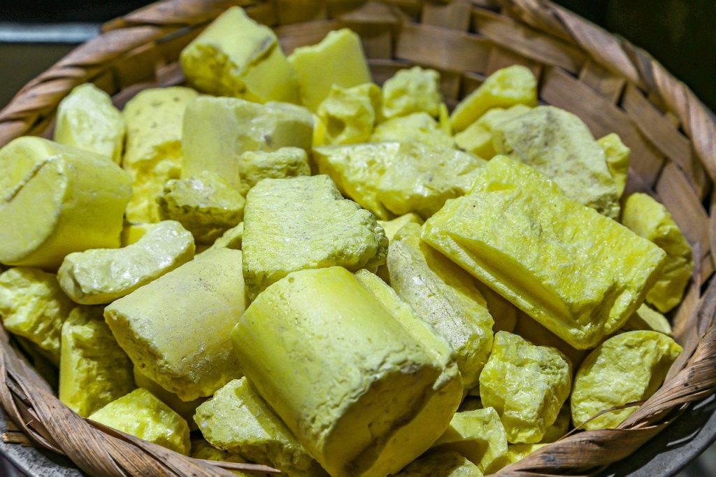 le souffre pour repousser les serpents